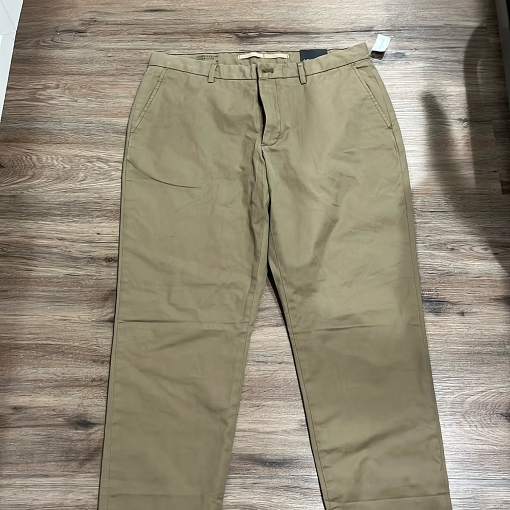 Banana Republic Athletic Fit Lived in Chino (36W 32L)